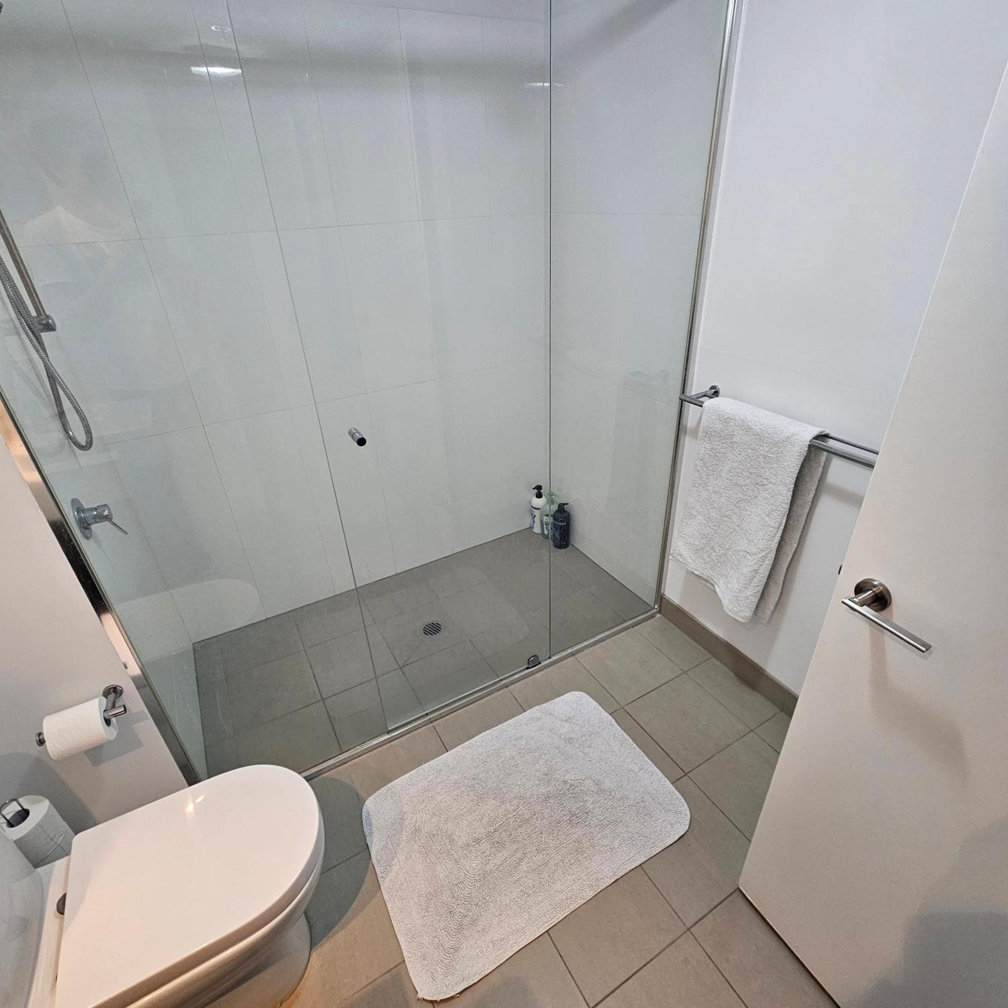 Private Bedroom & Bathroom In Shared Inner Brisbane Apartment Esterno foto