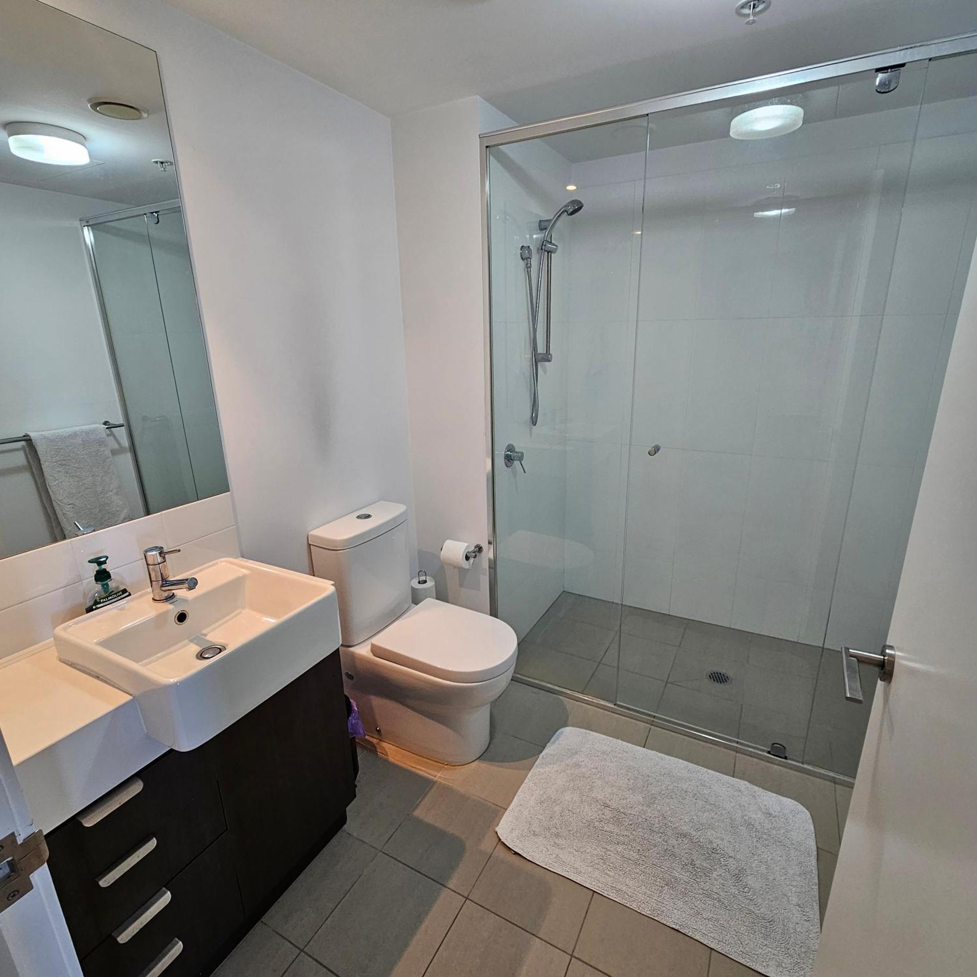 Private Bedroom & Bathroom In Shared Inner Brisbane Apartment Esterno foto